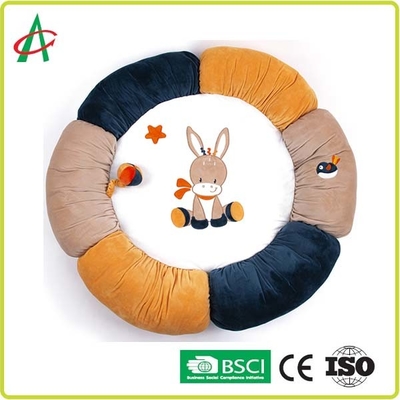 Le gymnase libre AZOÏQUE de bébé de tissu de boa jouent des jouets de Mat With Mini Plush Animal